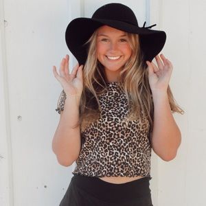 AMERICAN EAGLE LEOPARD CROP TOP